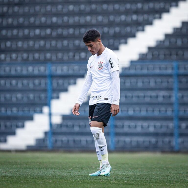 Dimas Cândido de Oliveira Filho é jogador da equipe sub-20 do Corinthians - Foto: Léo Lima