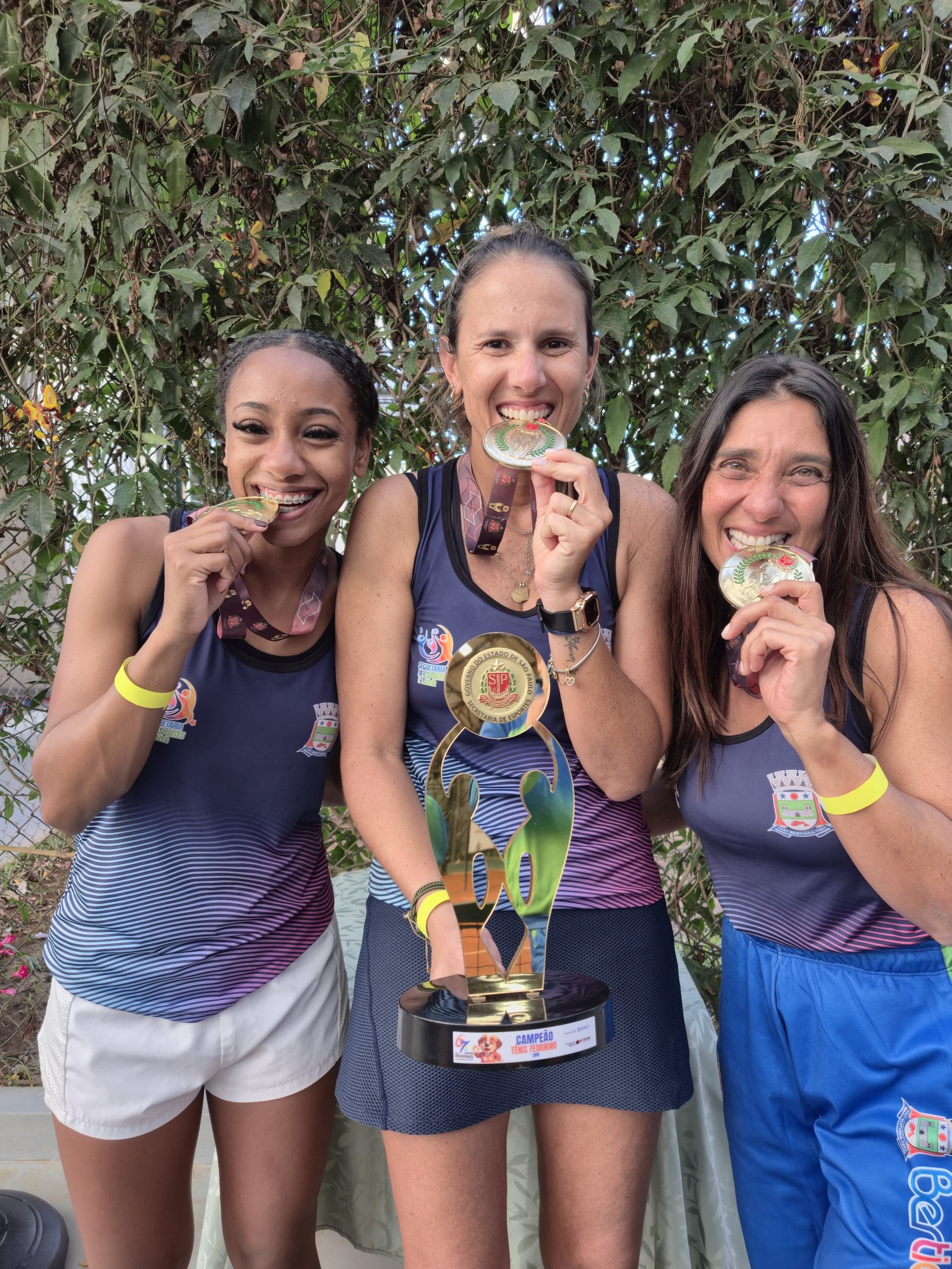 As atletas Juliana Pereira, Fernanda Lopes e Vanessa Feio garantiram a medalha de ouro ao vencer as anfitriãs da casa, repetindo o feito do ano passado e assegurando a vaga nos Jogos Abertos do Interior