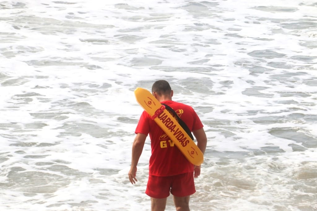 Processo seletivo para guarda-vidas temporários em Caraguatatuba segue até 20 de outubro de 2025