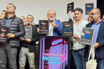 Entrega do selo ocorreu nesta quarta-feira (24)