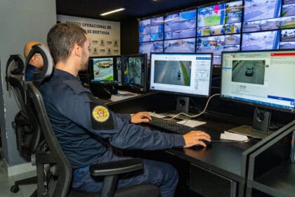 Sistema Smart Bertioga com reconhecimento facial auxilia GCM na captura de foragido na praia do Indaiá.