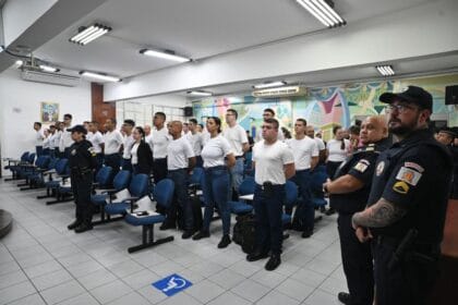 Agentes passarão por meses de treinamento antes de estarem aptos a ir às ruas