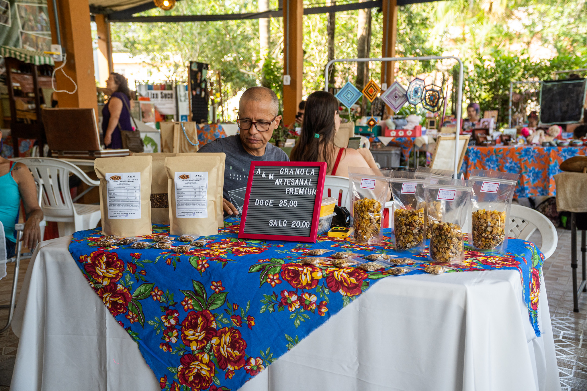 Feira de Economia Solidária de Bertioga celebra quatro anos com oficinas e atrações culturais.