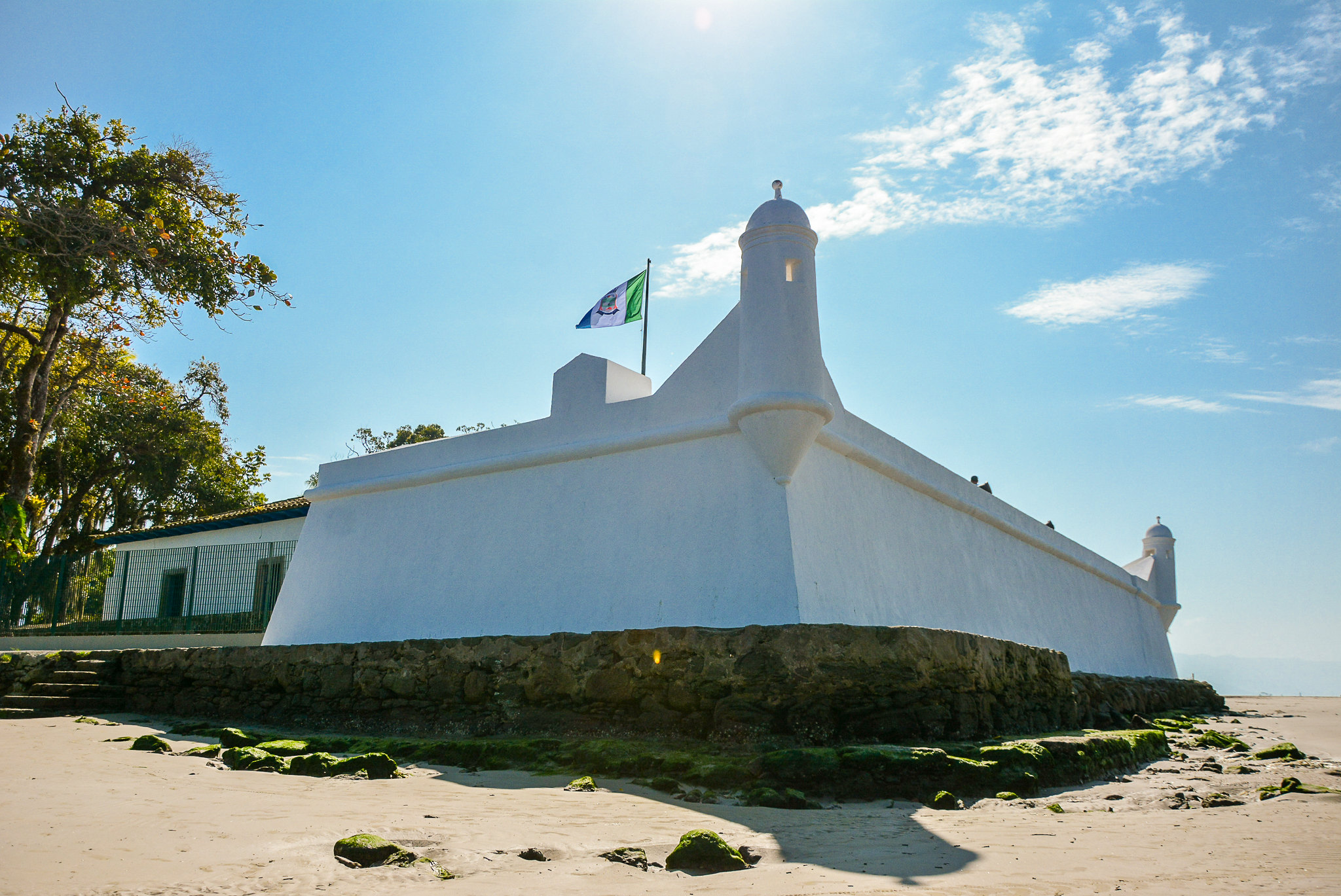 Vista cultural e histórica do Litoral Norte, representando o patrimônio preservado da região.