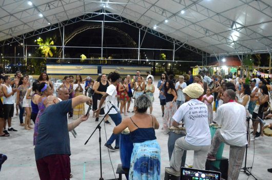 Atração cultural da Kizomba em Caraguatatuba durante celebração da Consciência Negra.