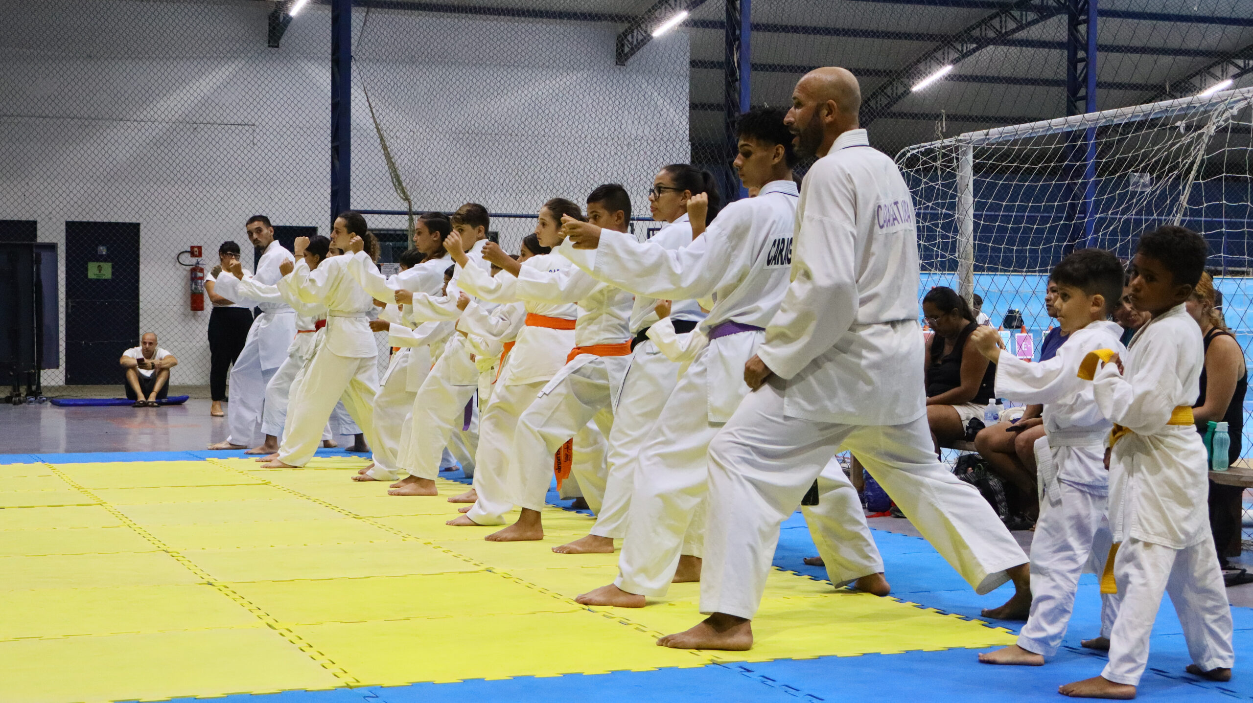 Atletas participam do Campeonato Brasileiro Kyokushinkaikan de Karatê no Cemug em Caraguatatuba
