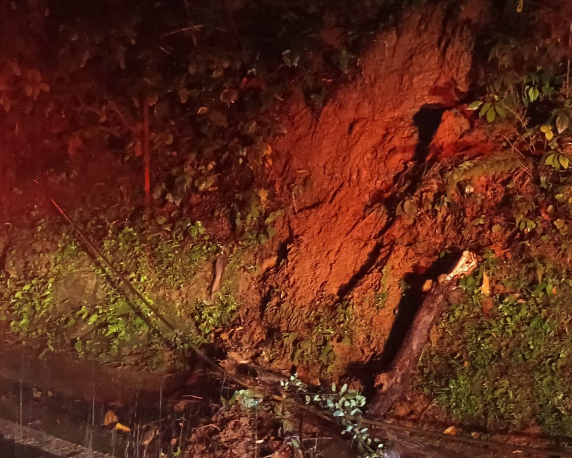 Pontos de alagamento em São Sebastião após forte chuva registrada nas últimas 24 horas