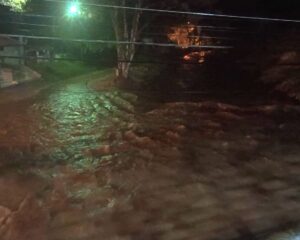 Fortes chuvas causam alagamentos em São Sebastião | Foto: Divulgação - PMSS