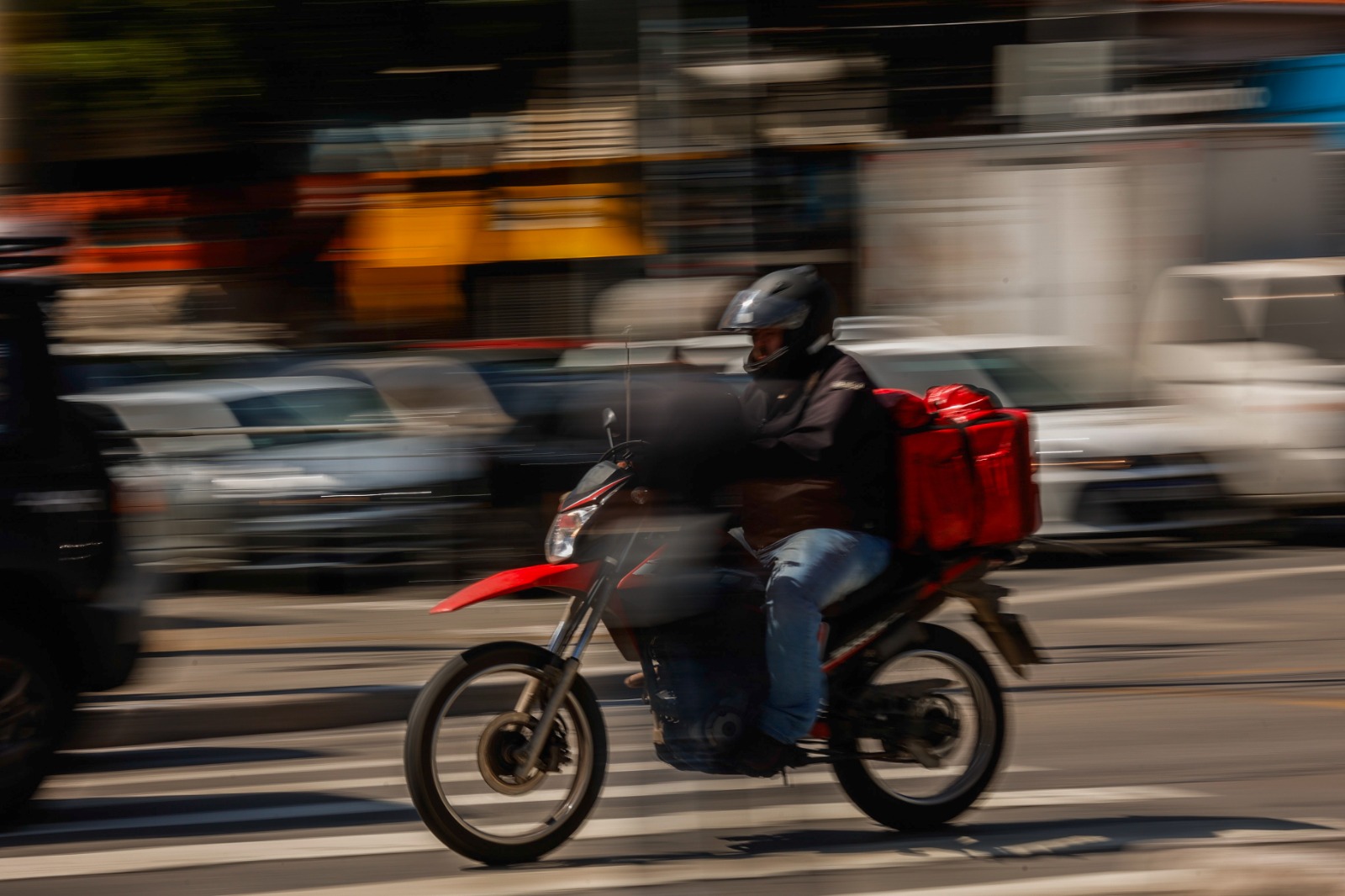 Motociclistas em circulação em São Paulo após aprovação de isenção de IPVA pela Alesp