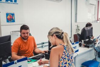 Atendimento ao público no Posto de Atendimento ao Trabalhador de São Sebastião.