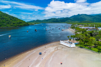 Atendimento no Poupatempo de Bertioga, onde é possível aderir ao Refis 2025.