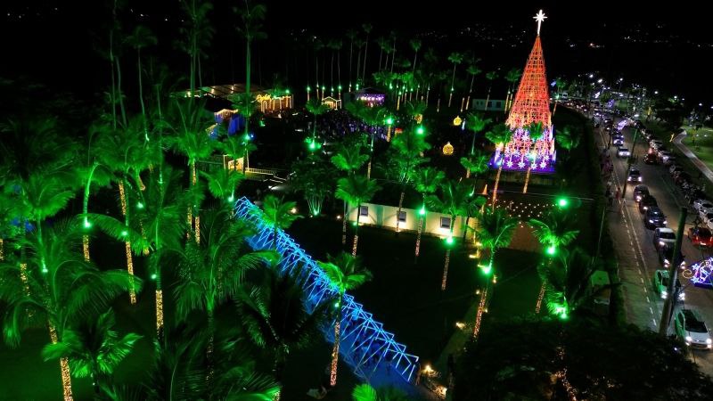Decoração natalina do Natal Luz de Ilhabela no Parque Fazenda Engenho D’Água.