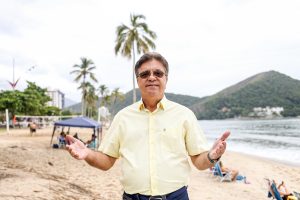 Antônio Carlos, ex-prefeito de Caraguatatuba, durante entrevista sobre política regional