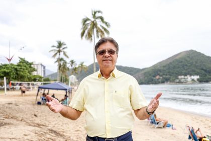 Antônio Carlos, ex-prefeito de Caraguatatuba, durante entrevista sobre política regional