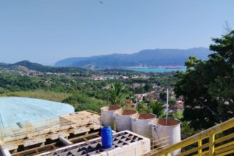 Vista aérea de Ilhabela, onde a Justiça determinou que a Sabesp regularize o abastecimento de água sob pena de multa