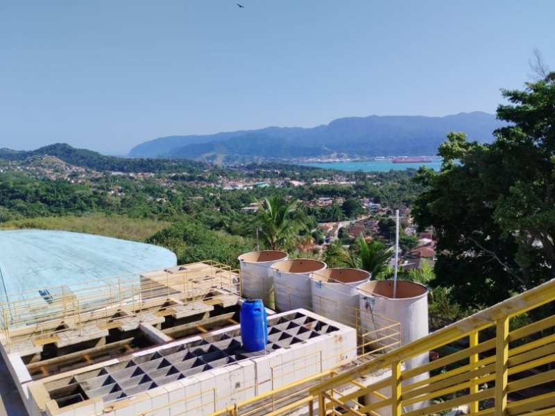 Vista aérea de Ilhabela, onde a Justiça determinou que a Sabesp regularize o abastecimento de água sob pena de multa