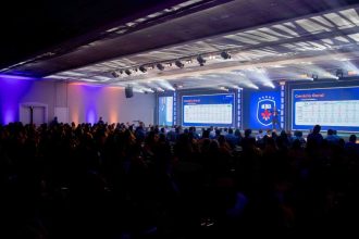 Profissionais participam de convenção comercial da Hapvida na Bahia.