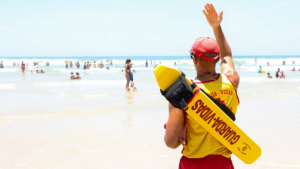 Bombeiros realizam resgate de banhistas no litoral paulista durante o Carnaval