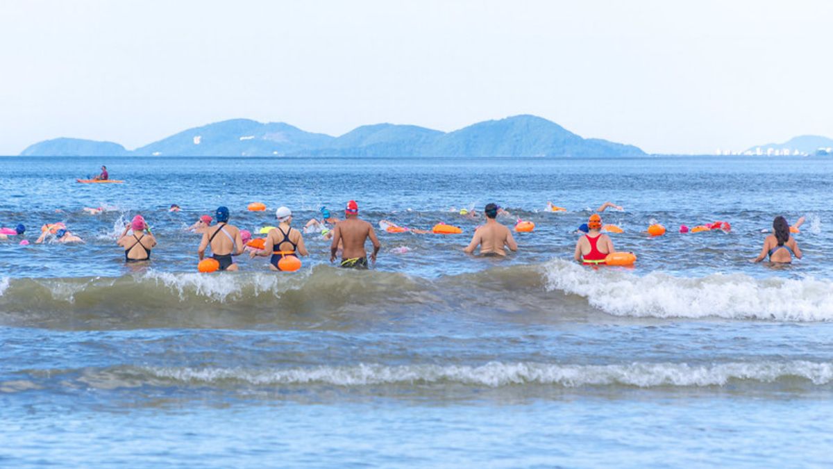 Atletas participam de aquathlon e travessia em Bertioga no Cantão do Indaiá