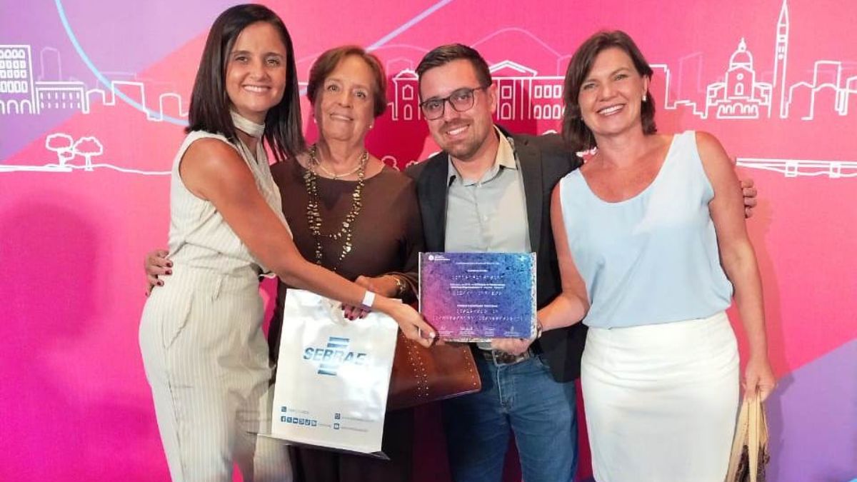 Representantes de Caraguatatuba recebem certificado do Prêmio Sebrae Prefeitura Empreendedora