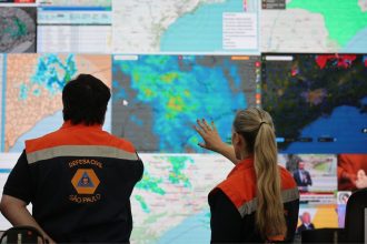 Nuvens carregadas indicando chuva na Baixada Santista