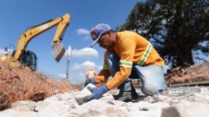 Vista da cidade de Santos, uma das que mais geraram empregos em São Paulo.