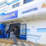 Carnês do IPTU 2026 distribuídos pela Prefeitura de Caraguatatuba