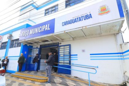 Carnês do IPTU 2026 distribuídos pela Prefeitura de Caraguatatuba