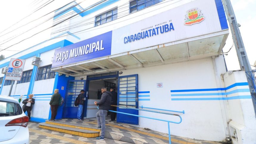 Carnês do IPTU 2026 distribuídos pela Prefeitura de Caraguatatuba