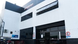 Candidatos buscam vagas de emprego no PAT de Bertioga.