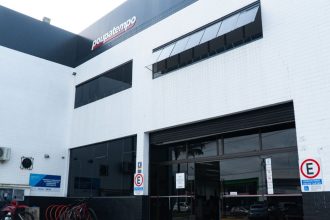 Candidatos buscam vagas de emprego no PAT de Bertioga.