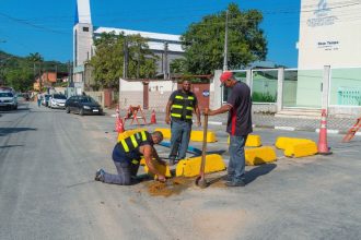 Rua Dr. Júlio Prestes no Centro de Bertioga com mudanças no trânsito