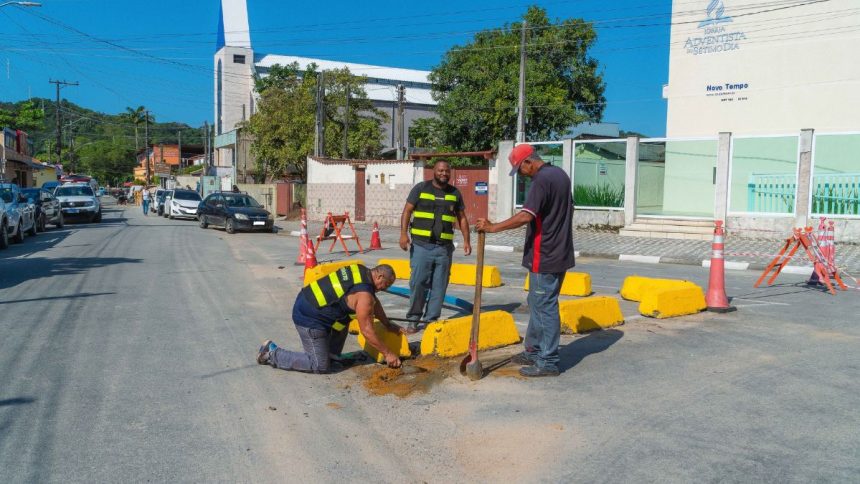 Rua Dr. Júlio Prestes no Centro de Bertioga com mudanças no trânsito