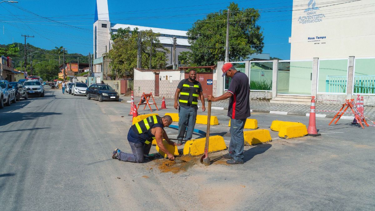 Rua Dr. Júlio Prestes no Centro de Bertioga com mudanças no trânsito
