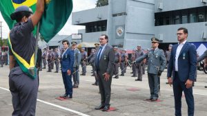 Prefeito de São Sebastião recebe medalha durante solenidade do CPI-1