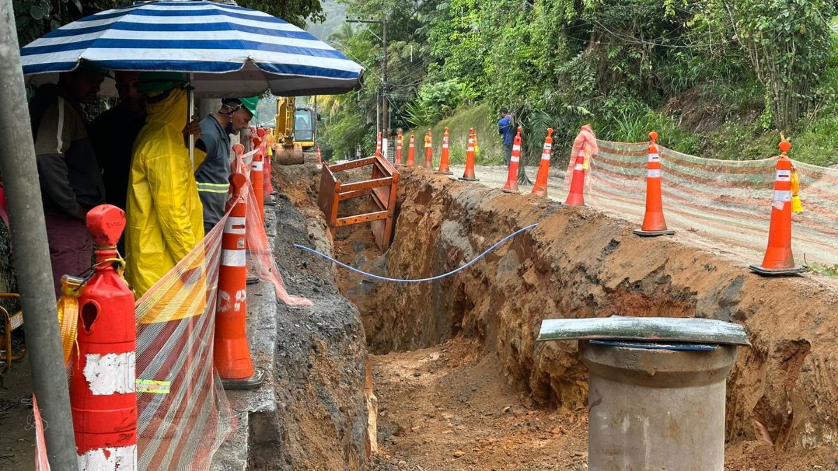 Obras de drenagem na Avenida Riachuelo em Ilhabela