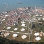 Terminal marítimo ligado à atividade petrolífera em São Sebastião