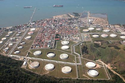 Terminal marítimo ligado à atividade petrolífera em São Sebastião