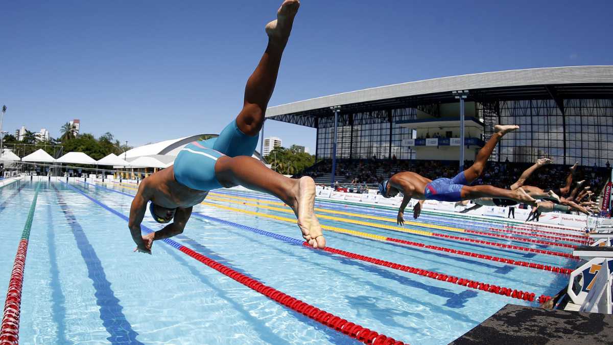 Atletas de Caraguatatuba conquistam 16 medalhas em torneio regional de natação