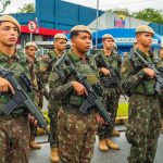 Jovem realiza alistamento militar obrigatório dentro do prazo em Bertioga