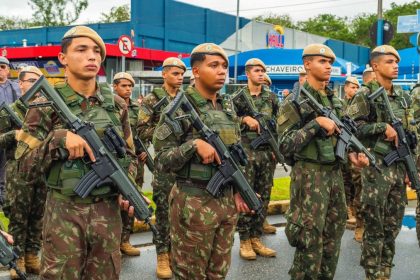 Jovem realiza alistamento militar obrigatório dentro do prazo em Bertioga