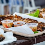 Tainha espalmada na brasa servida na Festa da Tainha de Bertioga