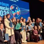 Representantes da Hapvida recebem reconhecimento do Pacto Global da ONU pelo avanço na participação feminina em cargos de alta liderança durante o Fórum Ambição 2030 no Masp