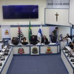 Sessão da Câmara Municipal de Caraguatatuba sobre a taxa do lixo