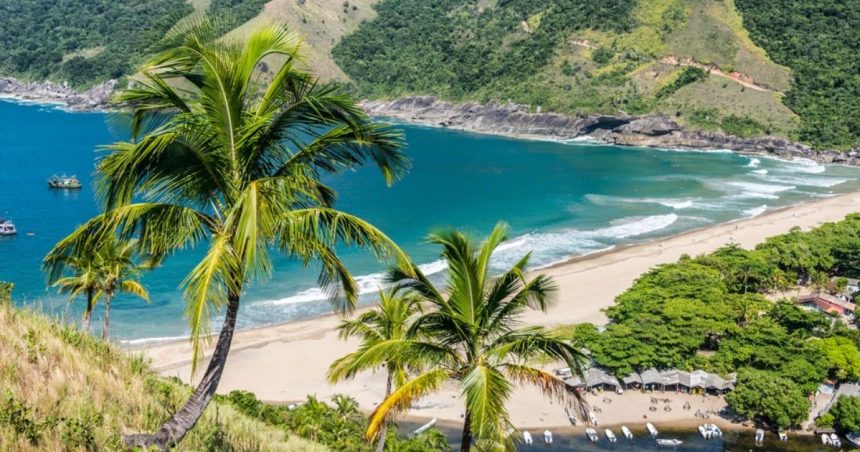 Vista da Praia do Bonete em Ilhabela, litoral norte de São Paulo, eleita uma das 100 melhores praias do mundo pelo ranking Best Beaches in the World