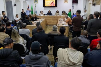 Vereadores durante sessão da Câmara de São Sebastião que rejeitou as contas do ex-prefeito Felipe Augusto