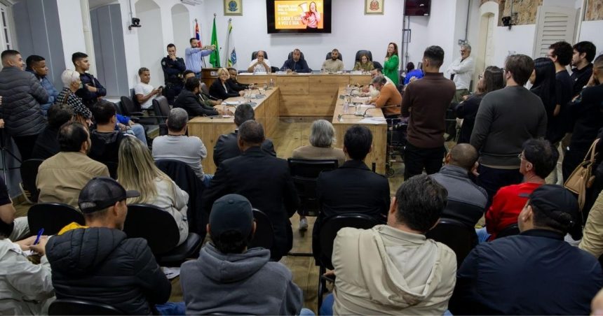 Vereadores durante sessão da Câmara de São Sebastião que rejeitou as contas do ex-prefeito Felipe Augusto