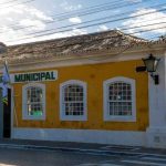 Vereadores da Comissão de Finanças da Câmara de São Sebastião analisam parecer sobre as contas de 2022 do ex-prefeito Felipe Augusto