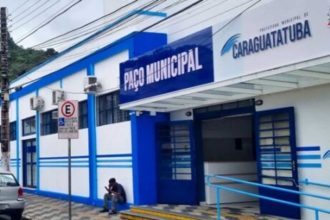 Prédio da Prefeitura de Caraguatatuba, que decretou medidas de contingenciamento após queda na arrecadação municipal