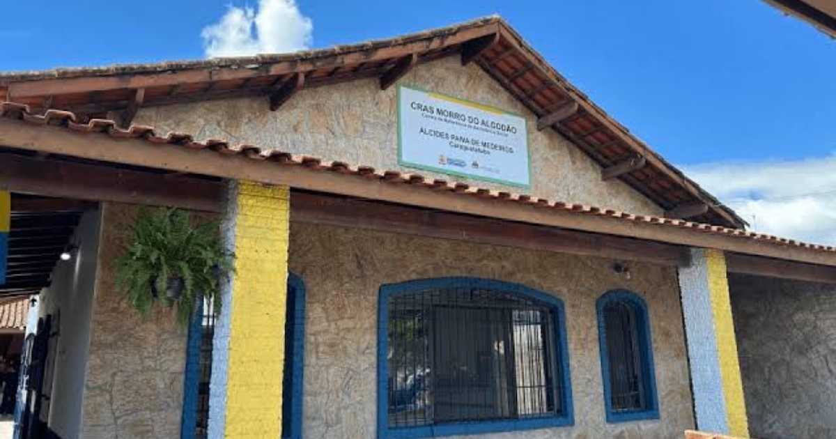 Atendimento a moradores em unidade do CRAS para solicitação de isenção da Taxa do Lixo em Caraguatatuba